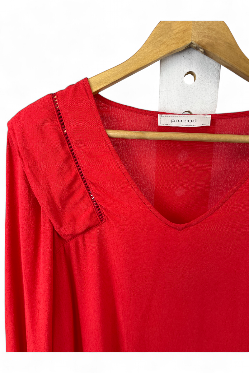 Blouse rouge fluide, TM