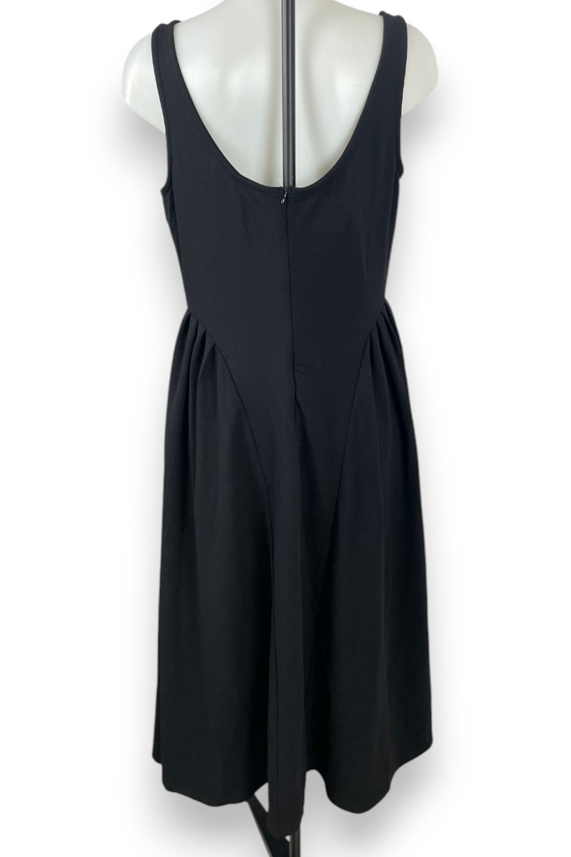 Robe noire CIDER – Élégance minimaliste et moderne