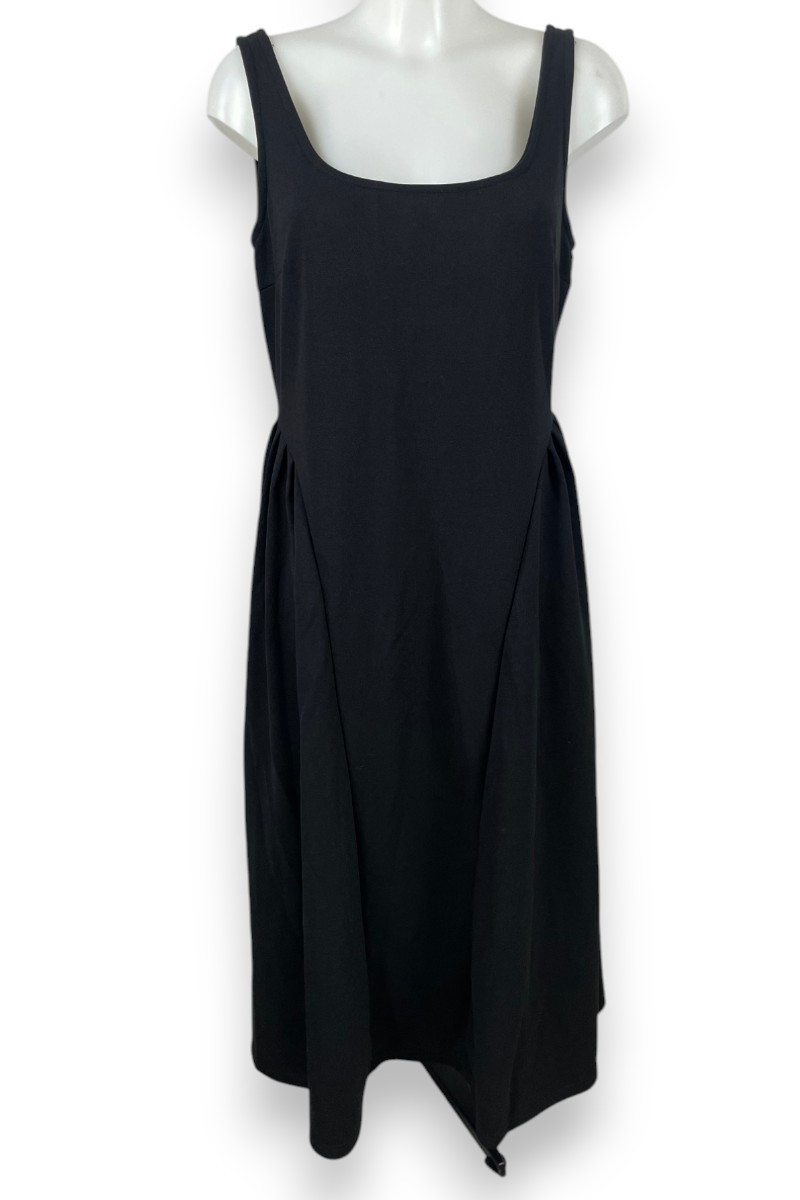 Robe noire CIDER – Élégance minimaliste et moderne