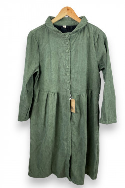 Robe en velours côtelé vert sauge SOOLINEN – Style bohème