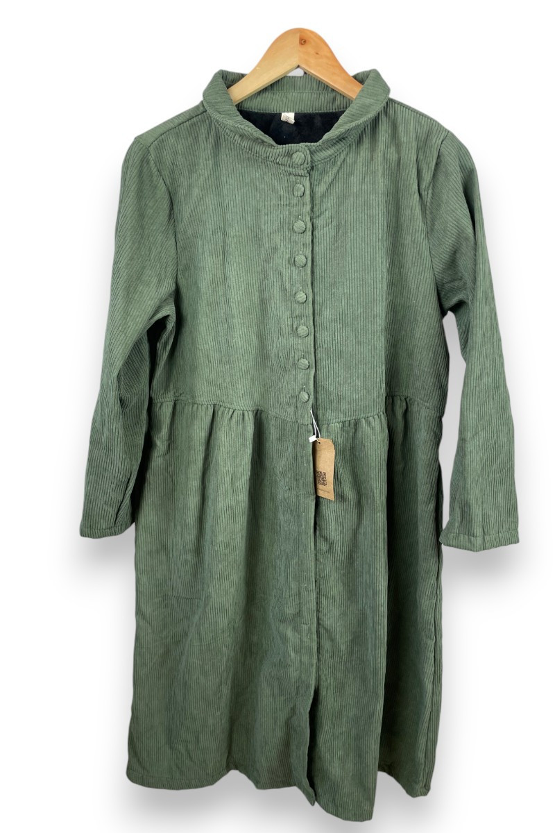Robe en velours côtelé vert sauge SOOLINEN – Style bohème