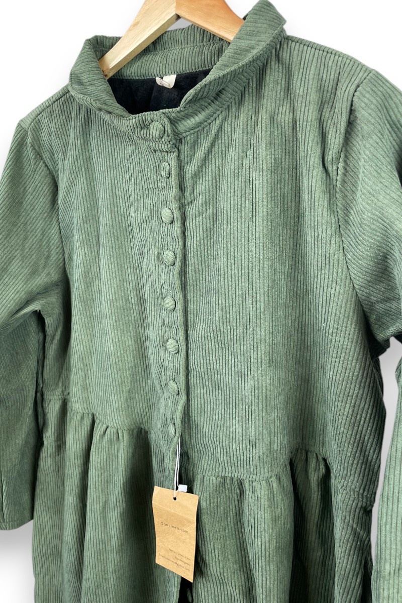 Robe en velours côtelé vert sauge SOOLINEN – Style bohème
