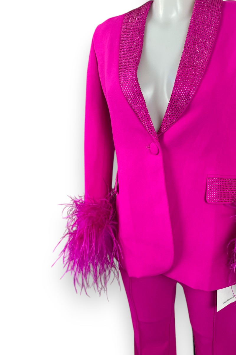 Tailleur pantalon fuchsia CATCHALL – L’élégance audacieuse et glamour