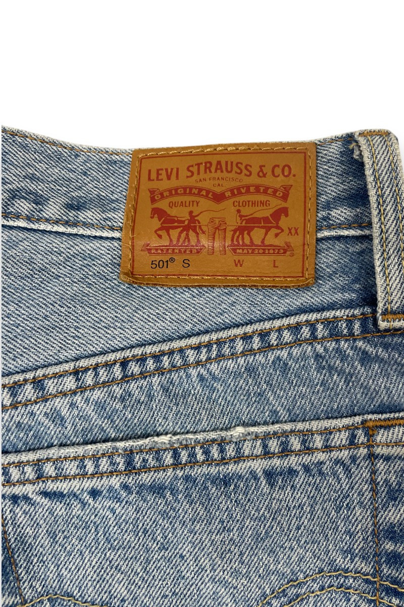 Jean Levi’s 501 vintage déchiré – L’icône du denim revisité