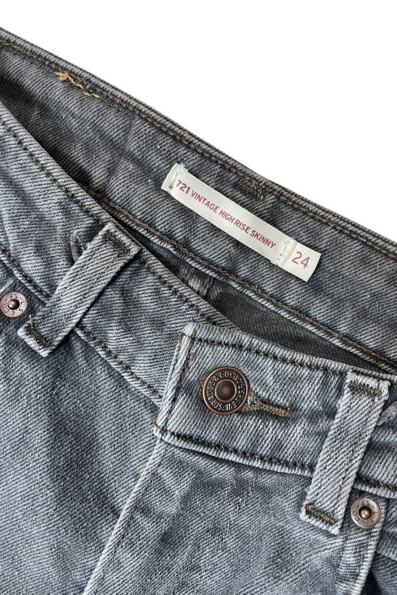 Jean Levi’s 721 Vintage High Rise Skinny – Gris Fumé