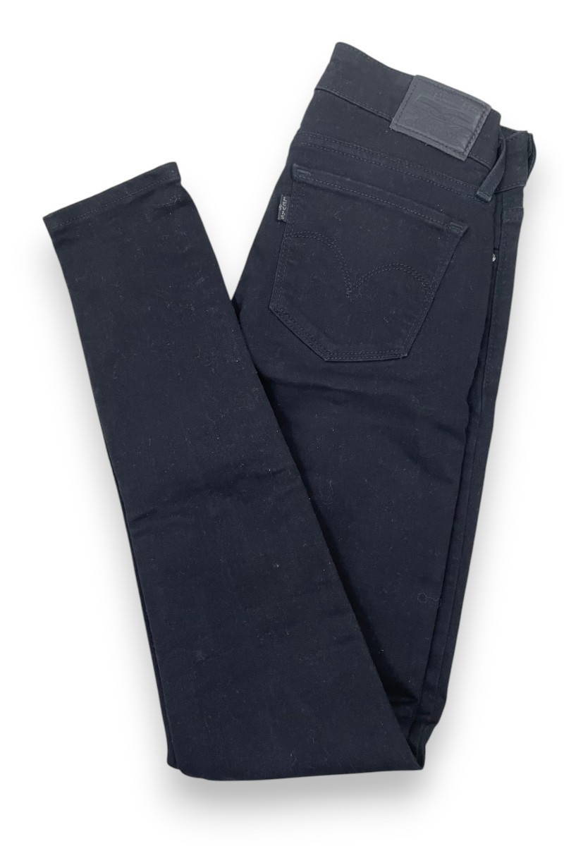 Jean Levi’s 711 Skinny – Noir intense et coupe sculptante