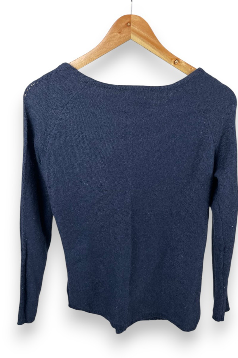 Pull bleu marine Grain de Malice – Douceur et élégance discrète